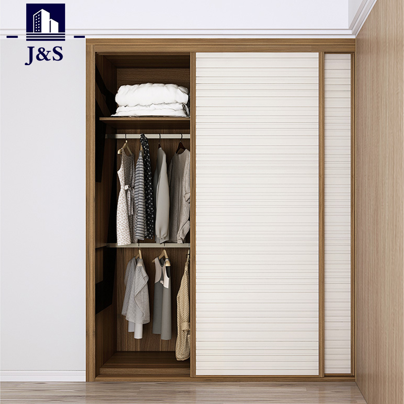 L'armoire murale est-elle pratique ?