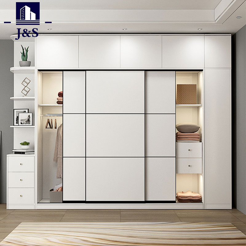 Connaissez-vous toutes les options de conception de la garde-robe avec porte?